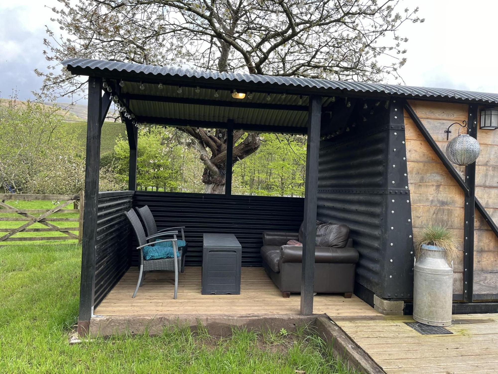 1 Bed Converted Railway Wagon Near Crickhowell Dış mekan fotoğraf